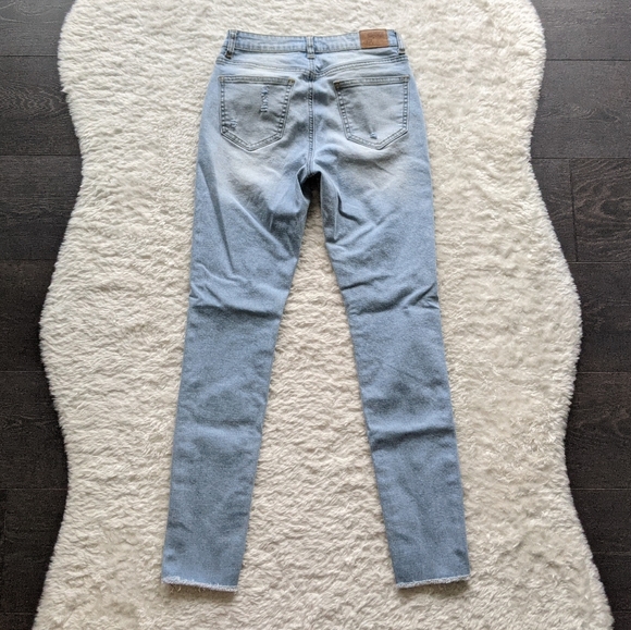 Classic High Rise Light Wash Skinny Jeans - Picture 4 of 8